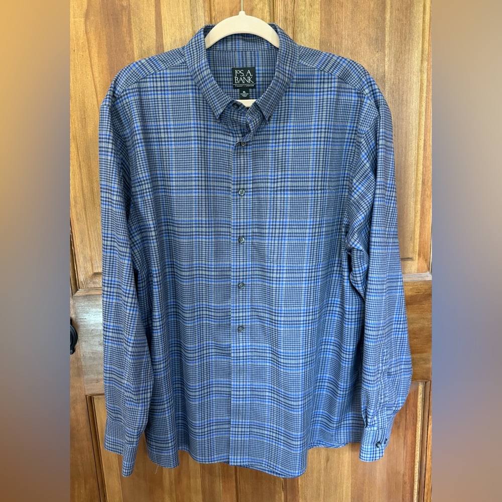 Jos. A. Bank Men's‎ Blue Checkered Long Sleeve Button Down Shirt EUC. XL